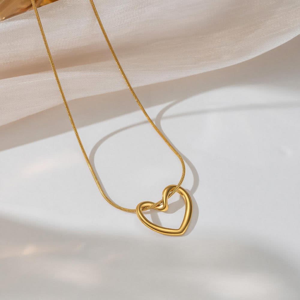 Minimalist Gold Heart Pendant Necklace for Women | Elegant Dainty Heart Chain | Rosela Jewels